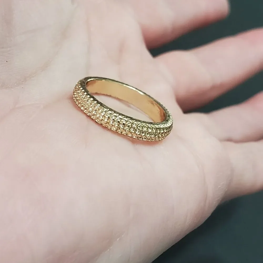 Gold tone textured ring - approx 5.25